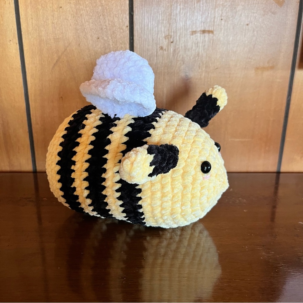 🎉HP x2🎉 🐝 Handmade Amigurumi Crocheted Yellow and Black Bee 🐝